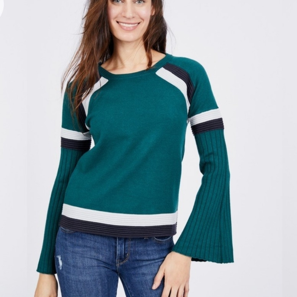 Summer & Sage Sweater Size M
